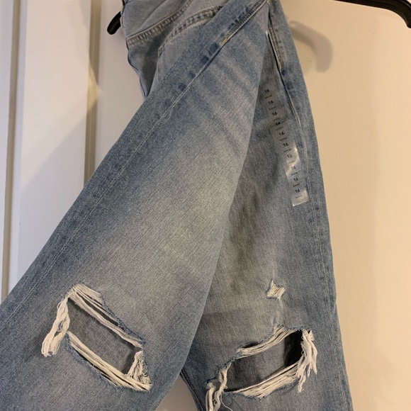 American Eagle “cool mom jean” size 16 (33) short. High waisted. Lightwash - Picture 5 of 8